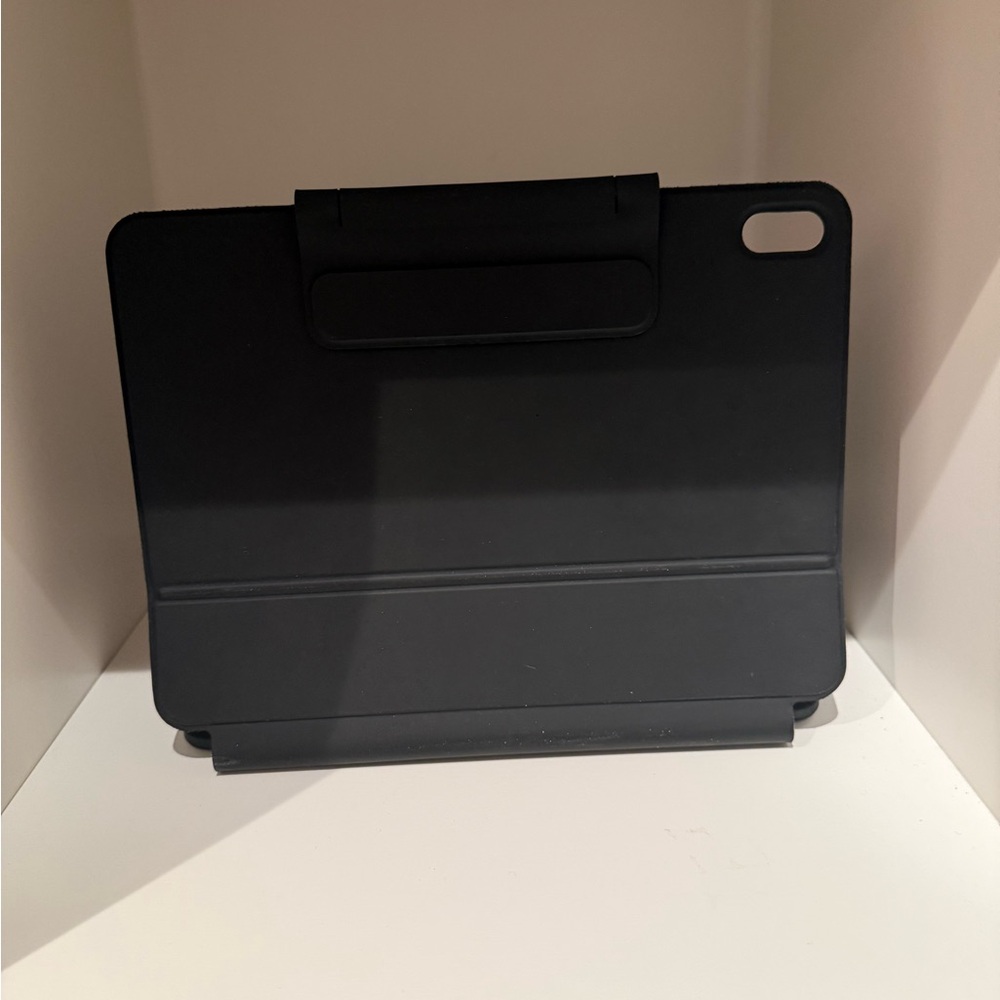 Black IPad Keyboard Case - Picture 3 of 9